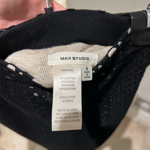 Knit Pencil skirt with front stitching - Picture 3 of 3